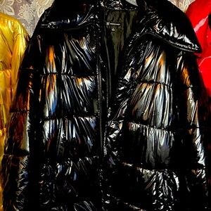 Unsex black shiny puffy coat
